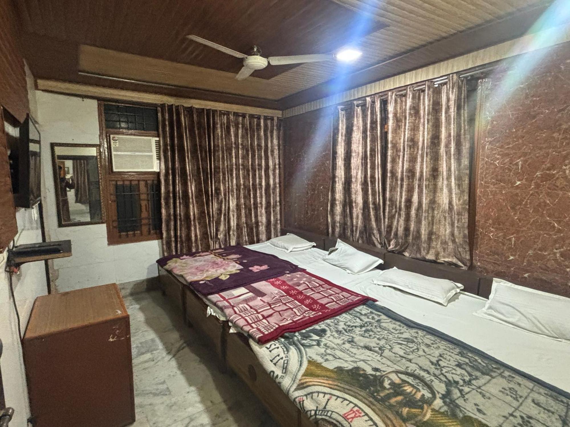 Sgh Guest House มถุรา ภายนอก รูปภาพ