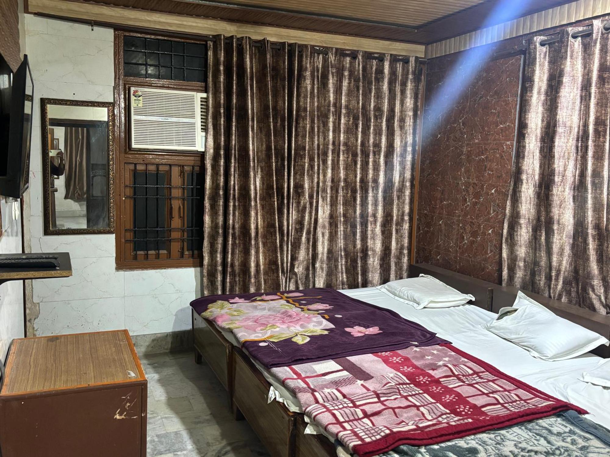 Sgh Guest House มถุรา ภายนอก รูปภาพ
