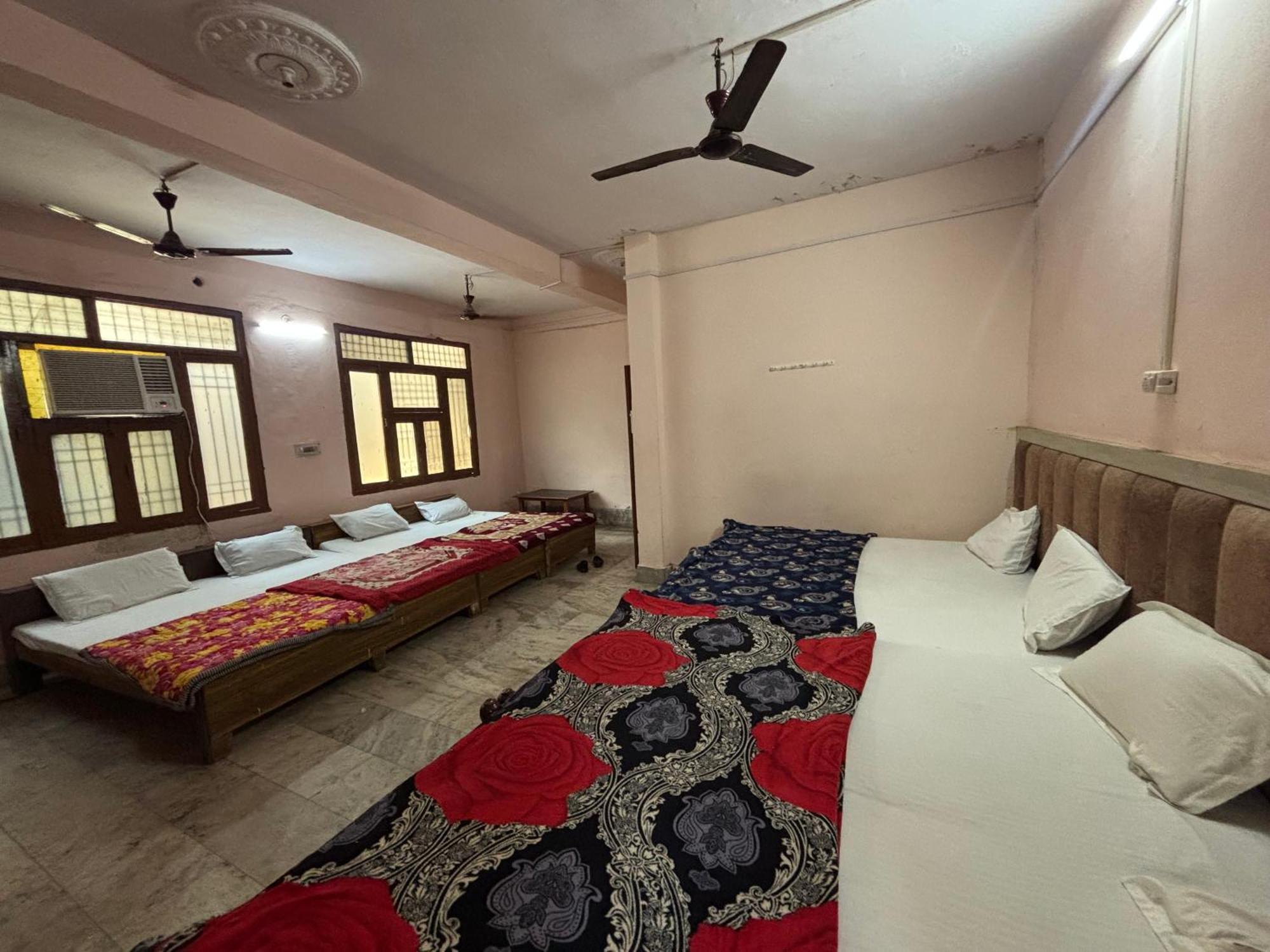 Sgh Guest House มถุรา ภายนอก รูปภาพ