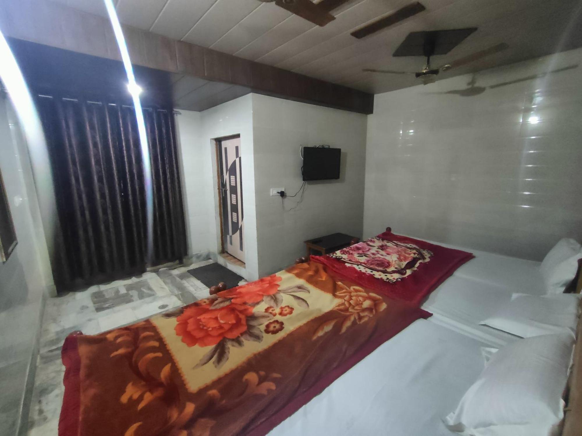 Sgh Guest House มถุรา ภายนอก รูปภาพ